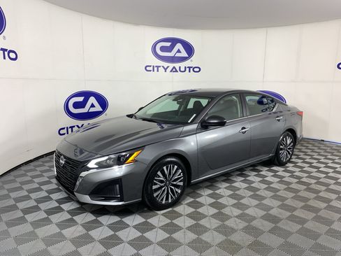 Used 2025 Nissan Altima 2.5 SV FWD image 7