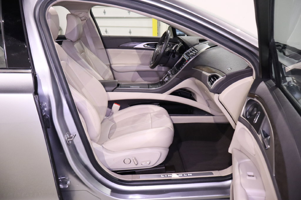 Used 2020 Lincoln MKZ Reserve FWD image 33