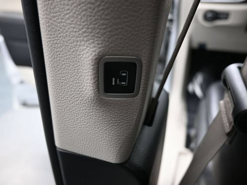 Used 2024 Chrysler Pacifica Touring-L FWD image 15