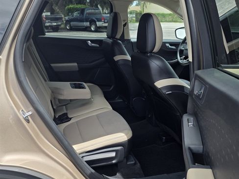 Used 2020 Ford Escape Titanium image 33