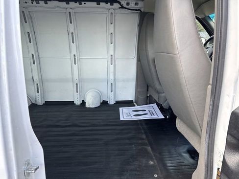 Used 2014 Chevrolet Express 2500 RWD image 7