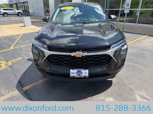 Used 2024 Chevrolet Trax LS FWD image 2