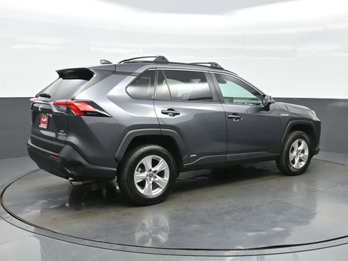 Used 2021 Toyota RAV4 LE AWD/4WD image 6