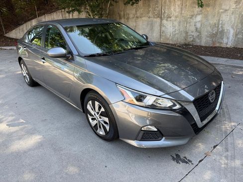 Used 2020 Nissan Altima 2.5 S FWD image 3