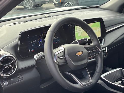 Certified 2025 Chevrolet Equinox LT image 10
