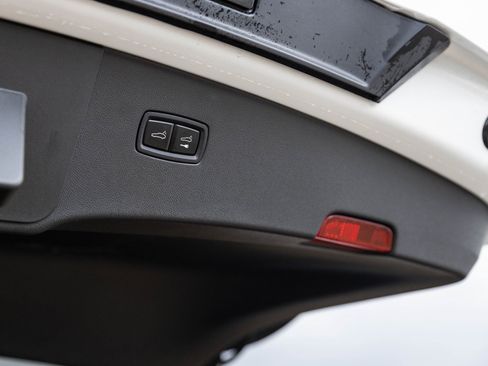 Certified 2025 Porsche Cayenne E-Hybrid Coupe image 31