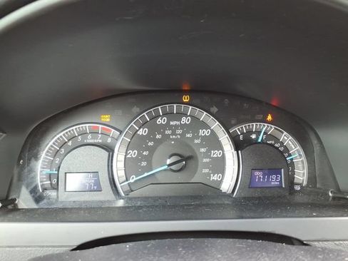 Used 2013 Toyota Camry SE FWD image 18