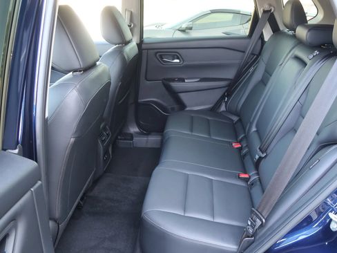 Used 2024 Nissan Rogue SL AWD/4WD image 19
