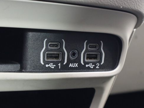 Used 2021 Chrysler Pacifica Touring-L FWD image 24