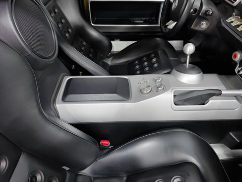 Used 2005 Ford GT RWD image 22