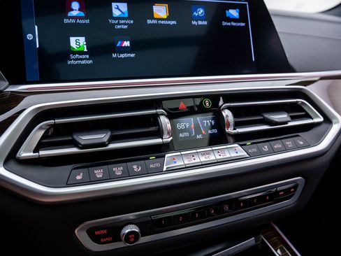 Used 2021 BMW X5 xDrive40i w/ M Sport Package image 25