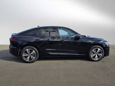 Used 2024 Audi Q8 e-tron Premium image 2
