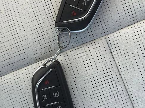 Used 2023 Cadillac Lyriq 2WD image 41