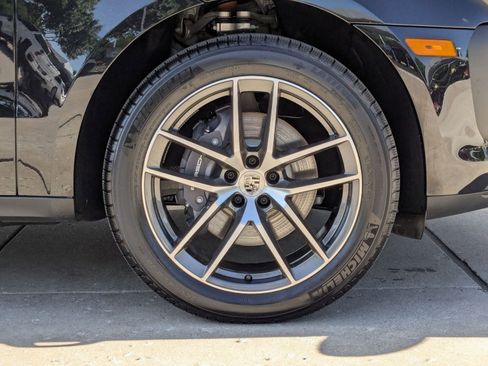 Certified 2025 Porsche Macan image 28