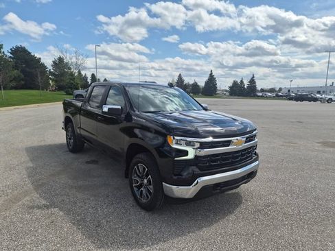 Used 2024 Chevrolet Silverado 1500 LT AWD/4WD image 3