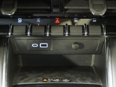 Used 2023 GMC Canyon AT4 w/ AT4 Premium Package AWD/4WD image 38