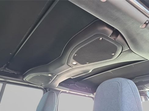 Used 2024 Jeep Gladiator Sport image 18