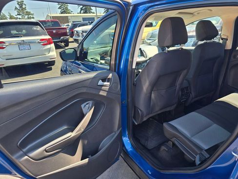 Used 2017 Ford Escape SE w/ Equipment Group 201A AWD/4WD image 15