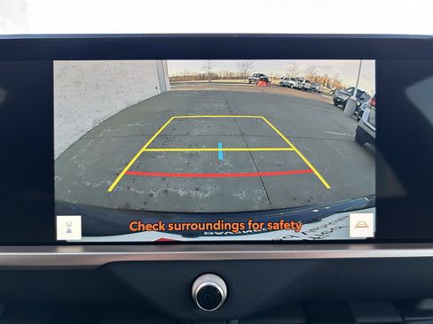 Certified 2025 Toyota Crown Signia image 31