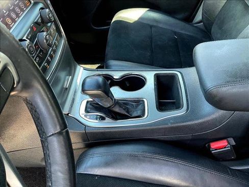 Used 2018 Jeep Grand Cherokee Altitude RWD image 15
