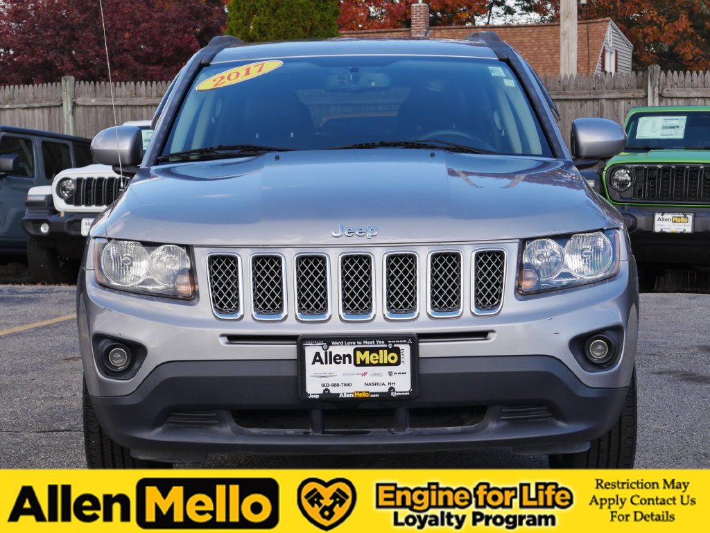 Used 2017 Jeep Compass Latitude AWD/4WD image 2