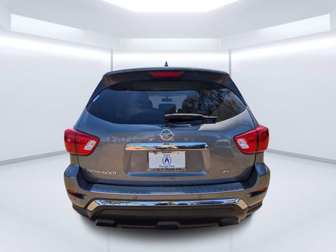 Used 2020 Nissan Pathfinder SV image 4