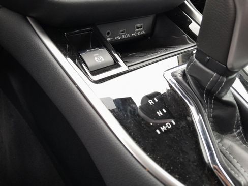 Certified 2025 Subaru Legacy Limited image 24