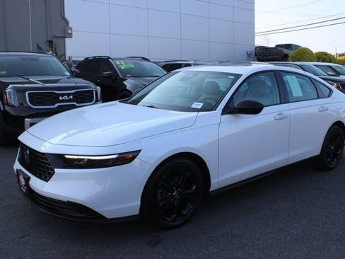 Used 2025 Honda Accord SE image 2