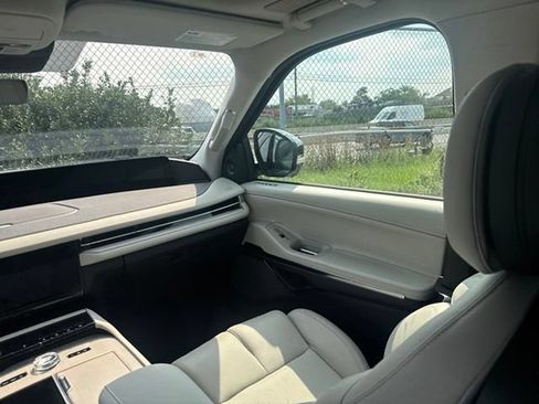 Used 2025 Lincoln Navigator Reserve AWD/4WD image 22