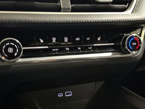 Used 2025 Chevrolet Equinox LT image 17