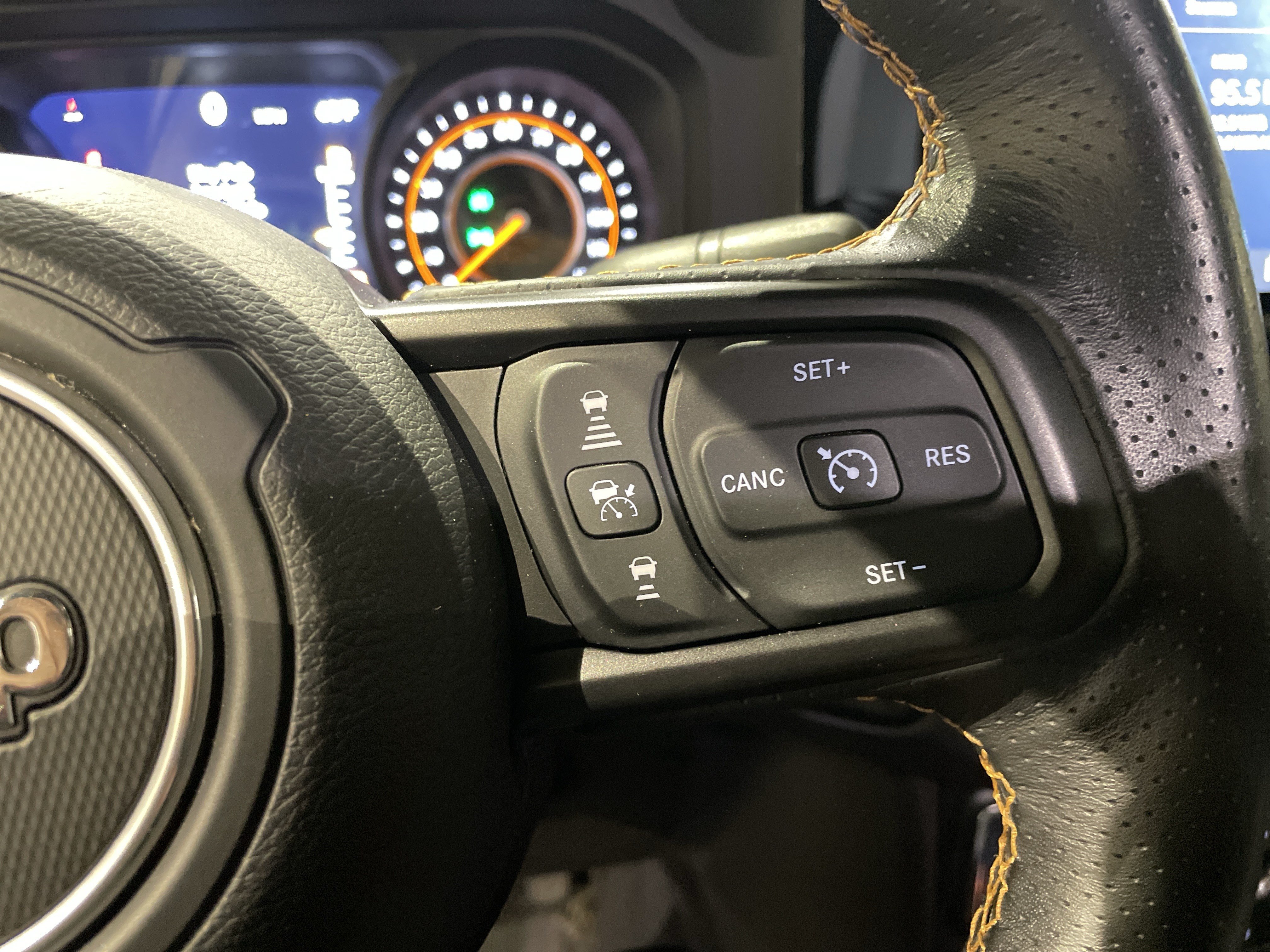 Used 2024 Jeep Gladiator Mojave AWD/4WD image 22