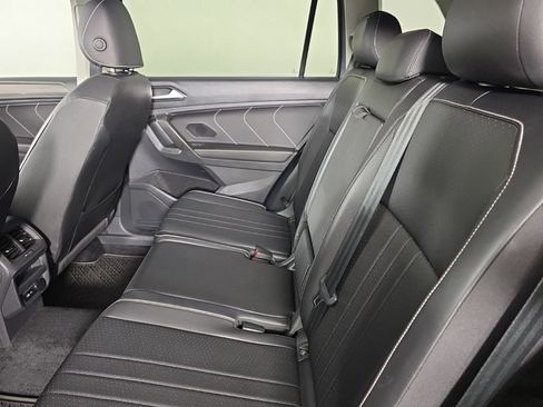 Used 2022 Volkswagen Tiguan SE image 31