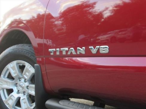 Used 2018 Nissan Titan SV w/ SV Convenience Package image 9