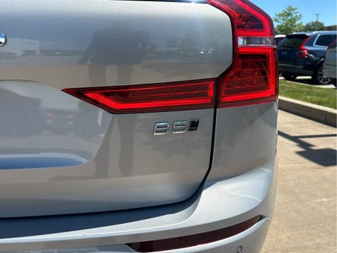 Used 2025 Volvo XC60 B5 Plus AWD/4WD image 9