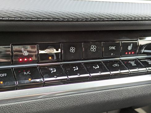 New 2026 Chevrolet Equinox LT w/ Convenience Package II image 14