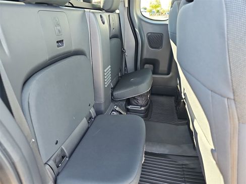 Used 2025 Nissan Frontier SV image 11