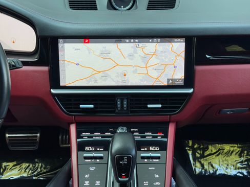 Used 2020 Porsche Cayenne Turbo image 25