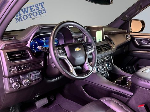 Used 2024 Chevrolet Suburban LT w/ Luxury Package AWD/4WD image 17