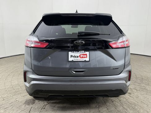 Certified 2024 Ford Edge SE w/ Black Appearance Package image 6