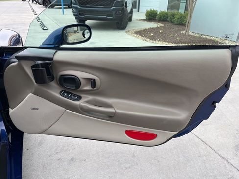 Used 2004 Chevrolet Corvette Convertible w/ Preferred Equipment Group image 22