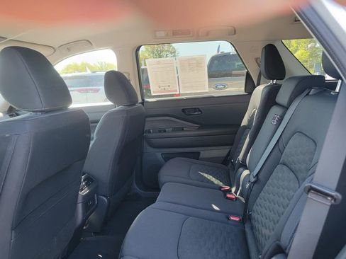 Used 2024 Nissan Pathfinder SV AWD/4WD image 14