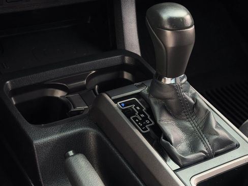 Certified 2020 Toyota Tacoma TRD Off-Road AWD/4WD image 22