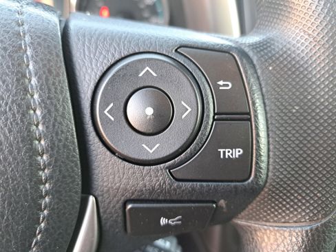 Used 2018 Toyota RAV4 LE image 18