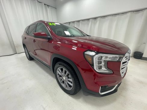 Used 2024 GMC Terrain SLT AWD/4WD image 3