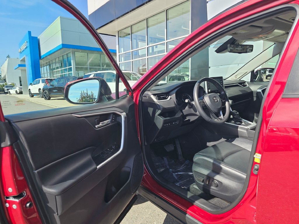 Used 2021 Toyota RAV4 XLE Premium AWD/4WD image 22