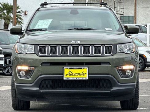 Used 2017 Jeep Compass Latitude FWD image 9