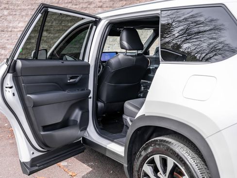 Used 2025 Toyota Grand Highlander AWD Hybrid image 20