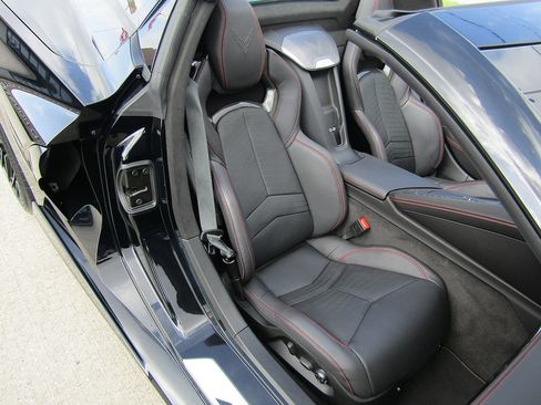 Used 2024 Chevrolet Corvette Stingray Premium Conv w/ Z51 Performance Package RWD image 12