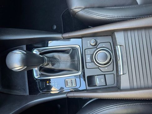 Used 2018 MAZDA MAZDA3 Touring FWD image 20