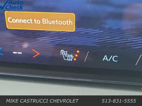 Used 2025 Chevrolet Traverse LT image 18